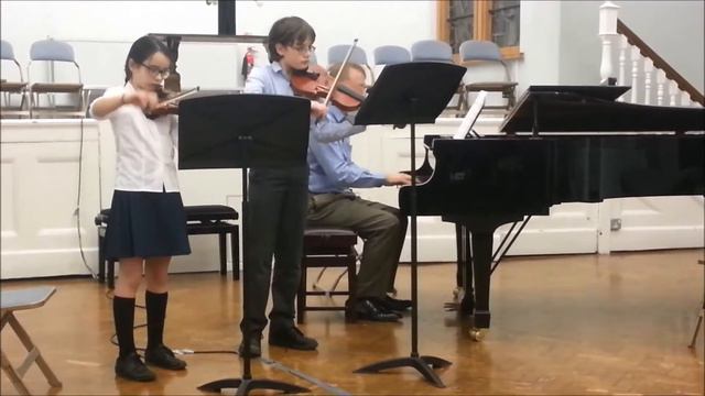 Gerard, Jonathan and Isabel Watts playing a Folk Song смотреть онлайн