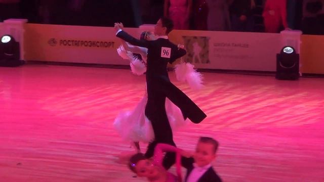 Sergeev Andrei - Golovina Polina Foxtrot / Autumn Moscow Cup 2018 Junior 1 Standart смотреть онлайн