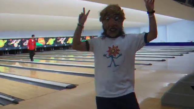 bowling in Thailand with mask смотреть онлайн