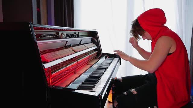 Bella Ciao On PIANO Peter Buka