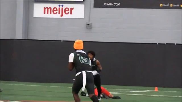 Detroit King 2022 WR Lynn Wyche Jr. makes an incredible interception (in slow motion) смотреть онлайн