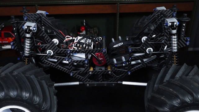 Crazy Custom Losi LMT. Full of stuff that you can't buy. смотреть онлайн