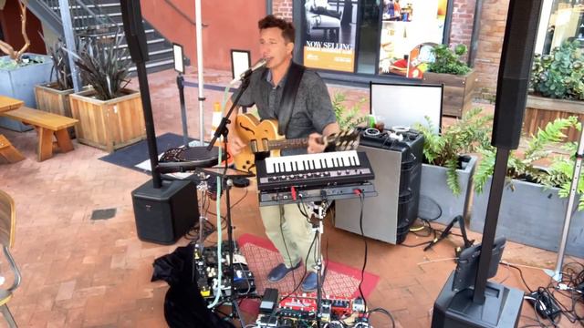 Matt Bolton "Everybody Wants to Rule the World" LIVE (Tears for Fears loop cover) смотреть онлайн