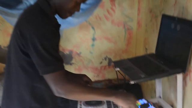 Dj Dave Thomas смотреть онлайн