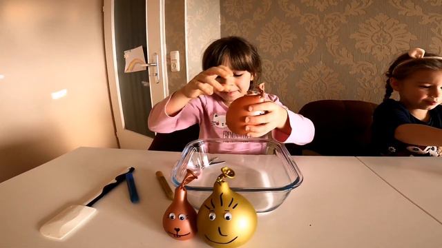 Эла и Лейла делают СЛАЙМ SLIME Слизь смотреть онлайн