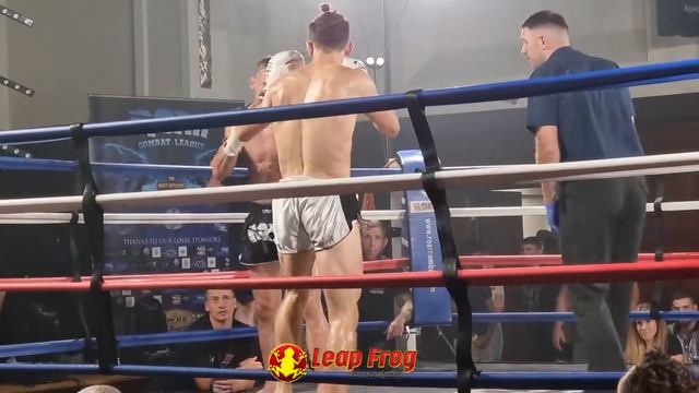 Here is a clip of Brett Webster Vs Antony Thomas from there Muay Thai fight on Roar Combat League смотреть онлайн
