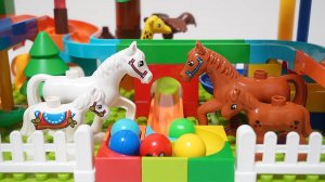 Развивающие детские игрушки. Гоночная горка. Лего Дупло.