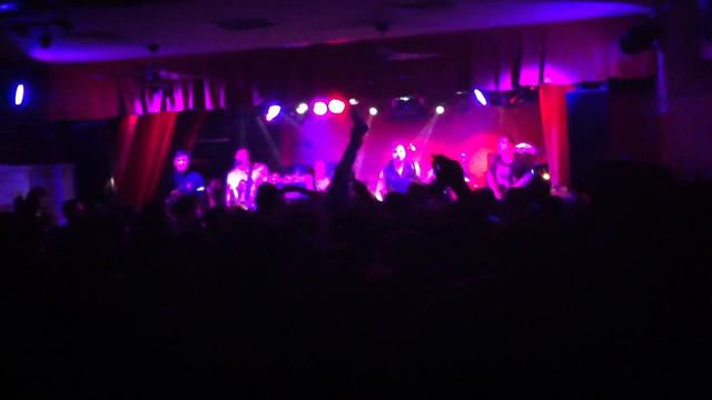 Young Guns - Southampton Soul Cellar 25.03.2012 with Gustav stage diving. смотреть онлайн