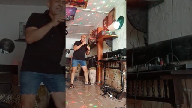 Chema Martínez cantando por.... Iván смотреть онлайн