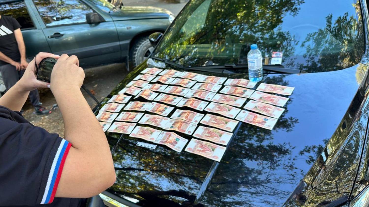 В Карачаево-Черкесии сотрудники полиции пресекли дачу взятки должностному лицу смотреть онлайн