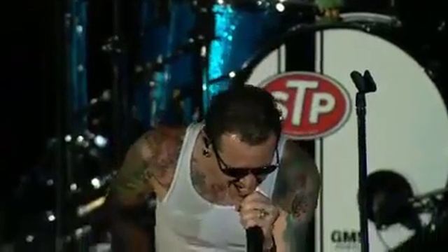 Stone Temple Pilots with Chester Bennington from Linkin Park at KROQ Live смотреть онлайн