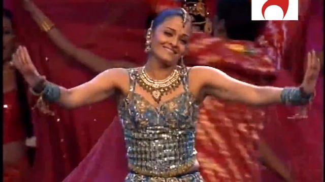 Aishwarya Rai Live Performance @ IIFA 2005