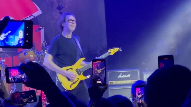 Paul Gilbert Live in Manila / The Big Finish Concert смотреть онлайн
