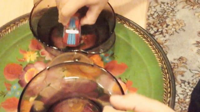 МАШИНА МЕНЯЕТ ЦВЕТ В ВОДЕ смотреть онлайн