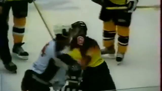 Hockeyfighters.cz  (Pisha Alesh Vs Yudin Alex Hockey Brawl).wmv