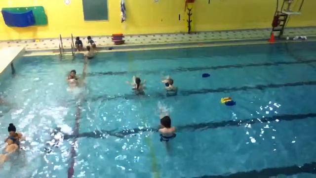Damien a la piscine 29 mai смотреть онлайн