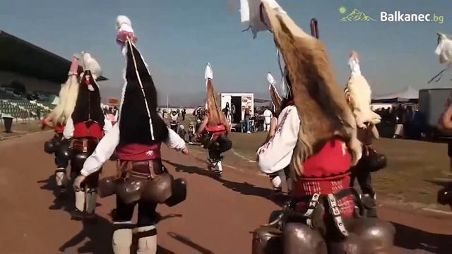 Започна Фестивалът на маскарадните игри в град Елин Пелин смотреть онлайн