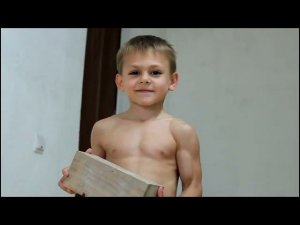 Джулиано Стро 5 лет ребенок качек. Перекаченый ребенок. Накаченый ребенок. Мышцы и ребенок.