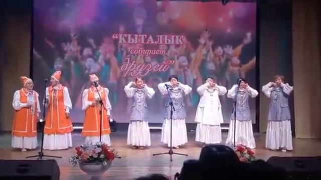 Трио фольклорного коллектива “Түһүлгэ” - “Үчүгэйиэн алааспар” норуот ырыата смотреть онлайн