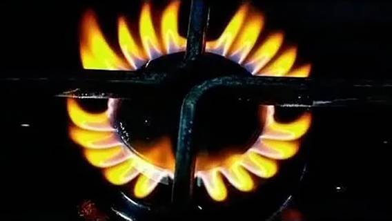 Почему газ горит оранжевым пламенем вместо синего смотреть онлайн