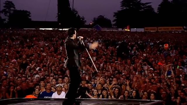 Robbie Williams - Me And My Monkey ( Live at Knebworth ) смотреть онлайн