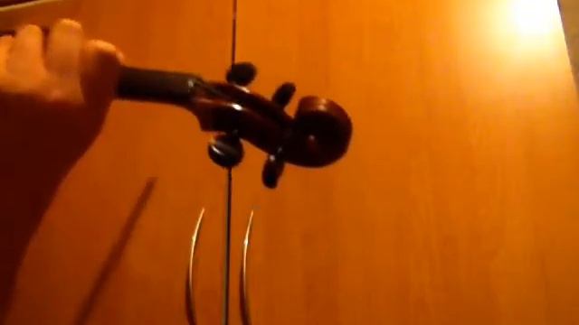 Antique French violin plays nice sound смотреть онлайн