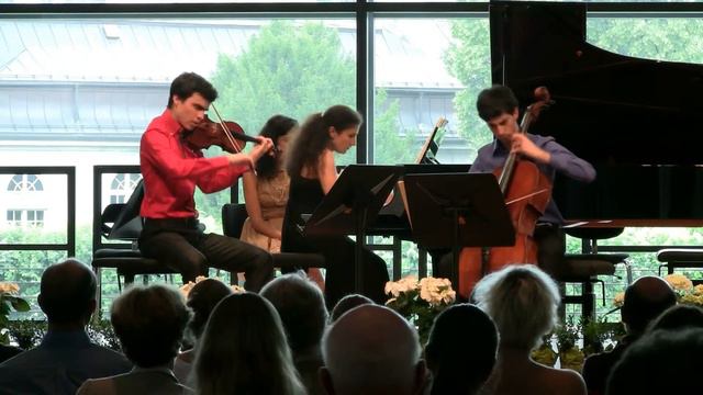Robert Schumann:Klaviertrio g-Moll,op.110 "Ziemlich langsam" Sandor Piano Trio смотреть онлайн