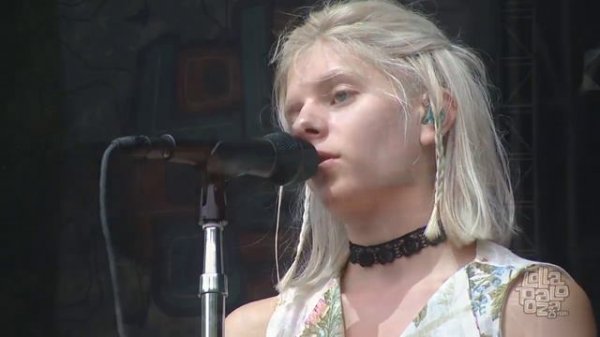 Aurora Aksnes and her band rock at Lollapalooza, Chicago 2016.8.1