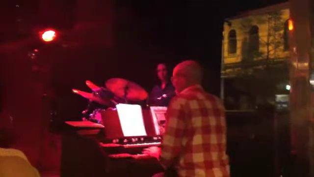 Hymn for Her: T-RadMag Trio - Kickin' the B @ 303 Sessions смотреть онлайн