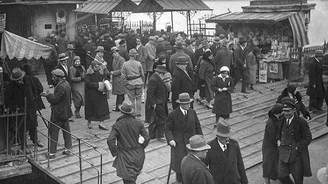 Ünlü romancı Refik Halit Karay'ın köşe yazısı "Mizaç Farkları" 17 Ekim 1945 Akşam #tarihtebugün смотреть онлайн