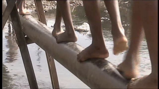 Sue Lloyd-Roberts - BBC Correspondent Special - India, whose life is it anyway, 2001 смотреть онлайн