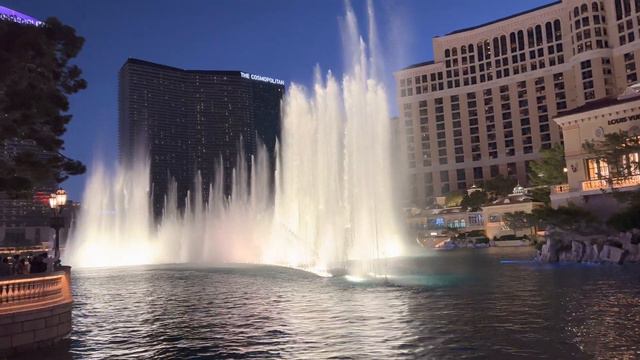 Bellagio Fountains Water Show - Uptown Funk ft. Bruno Mars by Mark Ronson (2022-10-24) [4K HDR] смотреть онлайн