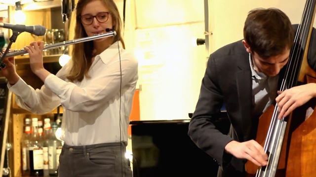 Dossette Trio @ La Bellevilloise - Clair de Lune (Django Reinhardt) смотреть онлайн