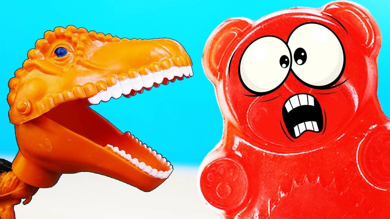 ГДЕ МЫ ОТКОПАЛИ ДИНОЗАВРА С ЖЕЛЕЙНЫМ МЕДВЕДЕМ ВАЛЕРОЙ смотреть онлайн