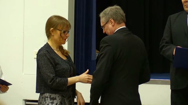 Oulaisten valtuuston 100v juhlakokous kunnia ja ansiomerkkien jako смотреть онлайн