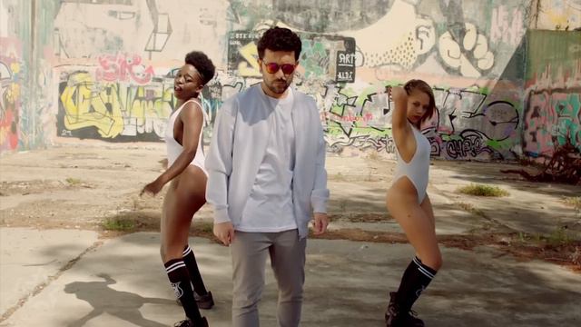 Sak Noel & Salvi Ft. Sean Paul - Trumpets