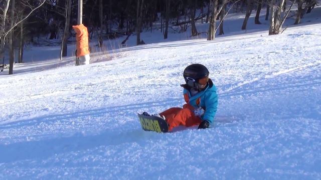 Gunnar Shredding at App - 4 year old snowboarder смотреть онлайн