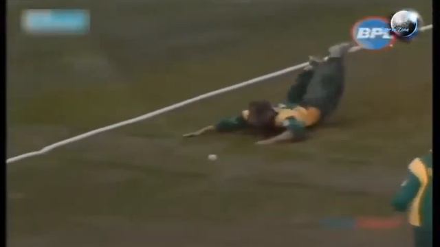 Cricket Funny Moments wardrobe malfunction Top 15 Funniest moments in Cricket History Ever video смотреть онлайн