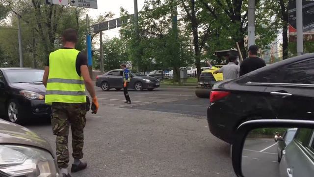 Пробка из-за дорожных работ смотреть онлайн