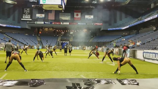 Dina Wojowski and Adrian Purnell Warmups LFL Football смотреть онлайн