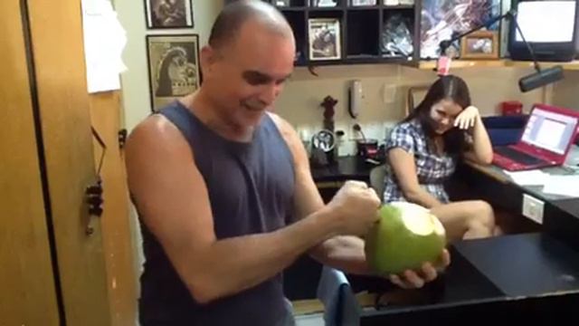 Iron Fist vs Evil Coconut смотреть онлайн