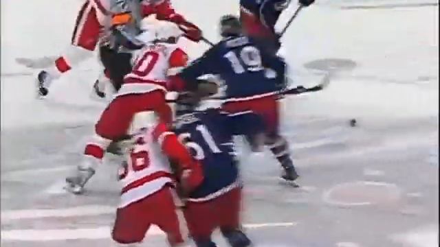 Pavel Datsyuk steals a puck from Zherdev and scores vs Blue Jackets (24 nov 2007) смотреть онлайн