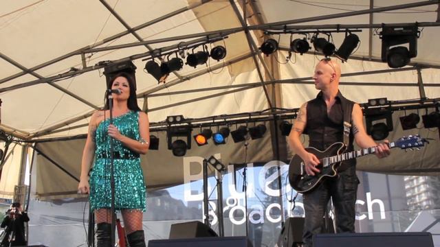 Vanessa Amorosi rocks BOB 2013 смотреть онлайн
