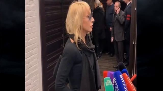 Страдающая из-за горькой потери Орбакайте вышла растрепанной к людям смотреть онлайн