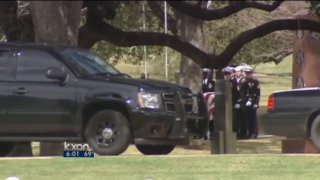 Chris Kyle laid to rest in Austin смотреть онлайн