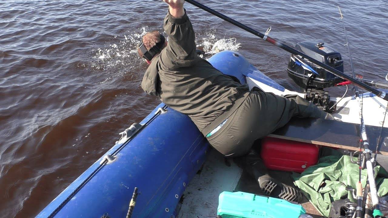 Вываживание крупной щуки на катушку без ручки)) смотреть онлайн