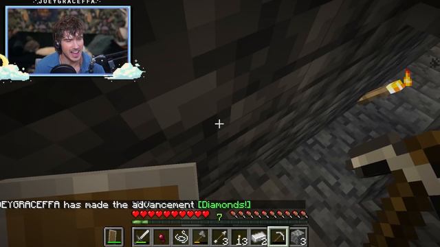 Minecraft but we ONLY HAVE 16 Chunks! ft. TheMythicalSausage смотреть онлайн