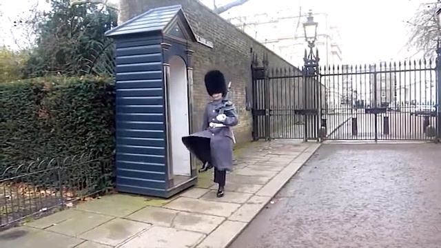 David Clemens visits London смотреть онлайн