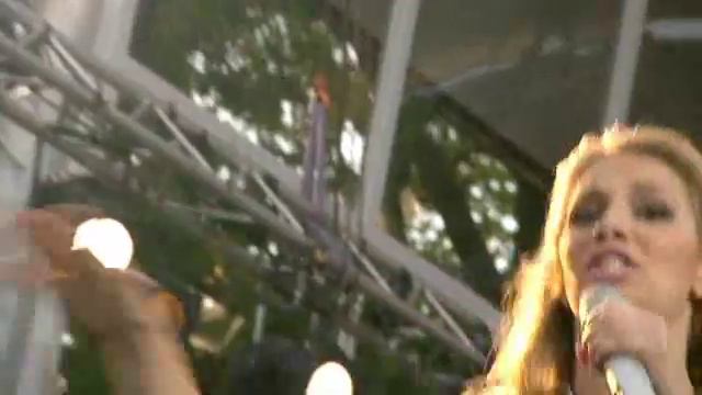 Agnes Carlsson - Release Me Live (allsång på skansen) 2012 (HD) смотреть онлайн