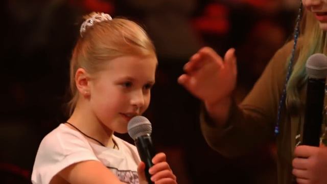 Cro - Bye Bye (Magdalina/Emma/Leilani) | The Voice Kids 2016 | Battles | SAT.1 смотреть онлайн